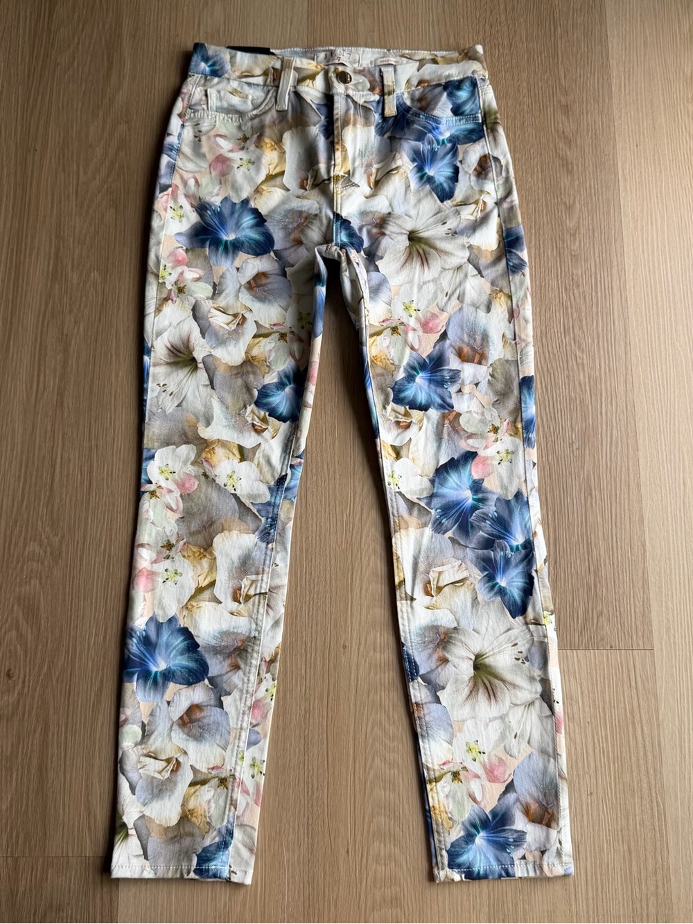 7 For All Mankind Floral Skinny Jeans — White with Blue and Pink Accents Size 27